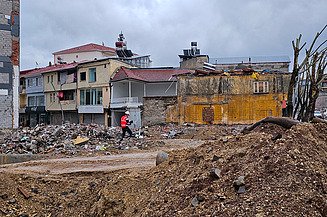 Photo shows a building that was half destroyed by an earthquake