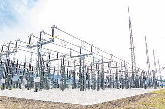 Das Bild zeigt ein elektrisches Umspannwerk 