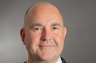 The photo shows Dipl.-Ing. (FH) Péter Glöckler, member of the Management Board