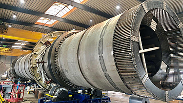 Plant hall with steel components