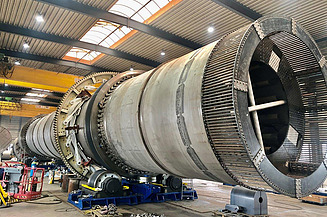 Plant hall with steel components