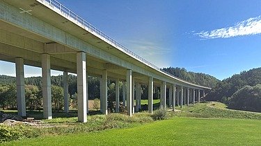 Foto von einer Brücke