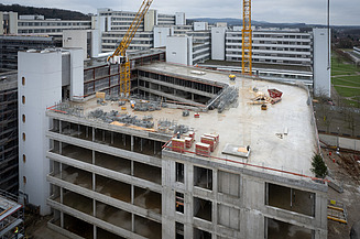 Foto vom Bau der Universität Bielefeld.  