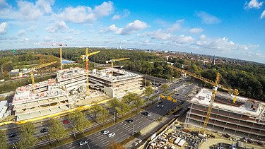 Foto von einer Baustelle in Vogelperspektive.